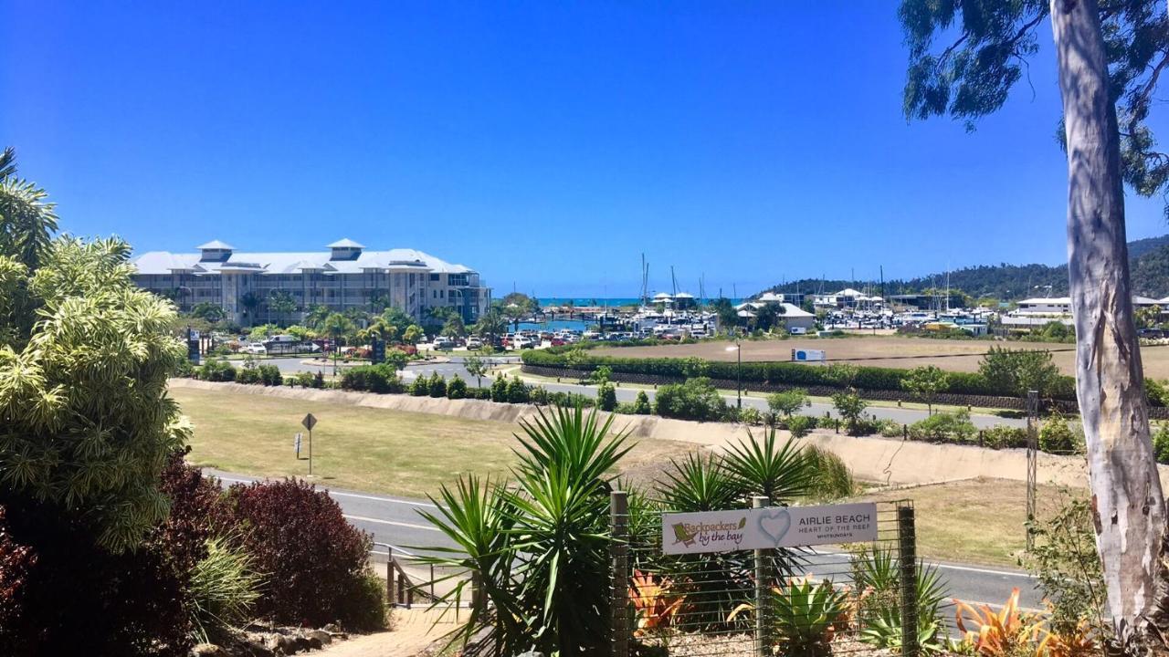 Backpackers By The Bay Hostel Airlie Beach Exterior foto