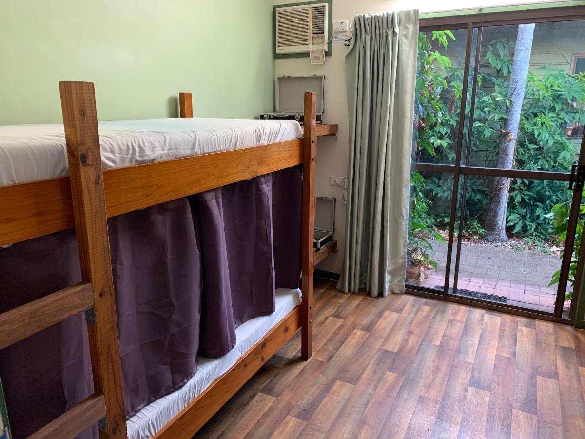 Backpackers By The Bay Hostel Airlie Beach Exterior foto