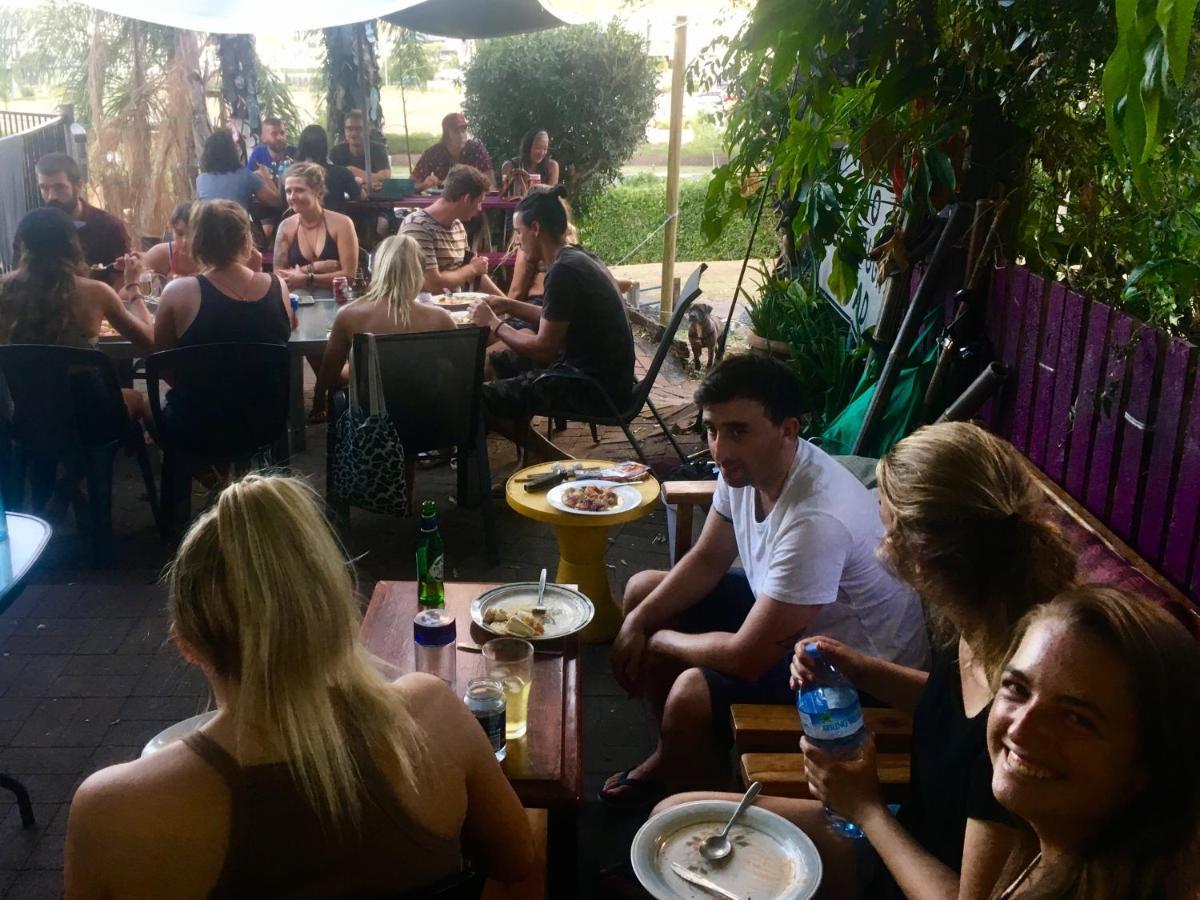 Backpackers By The Bay Hostel Airlie Beach Exterior foto