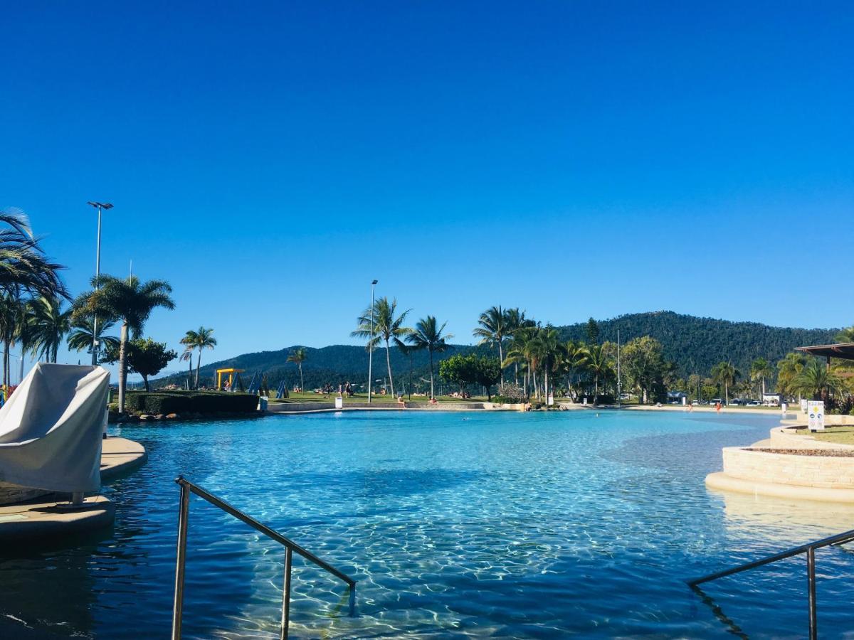 Backpackers By The Bay Hostel Airlie Beach Exterior foto