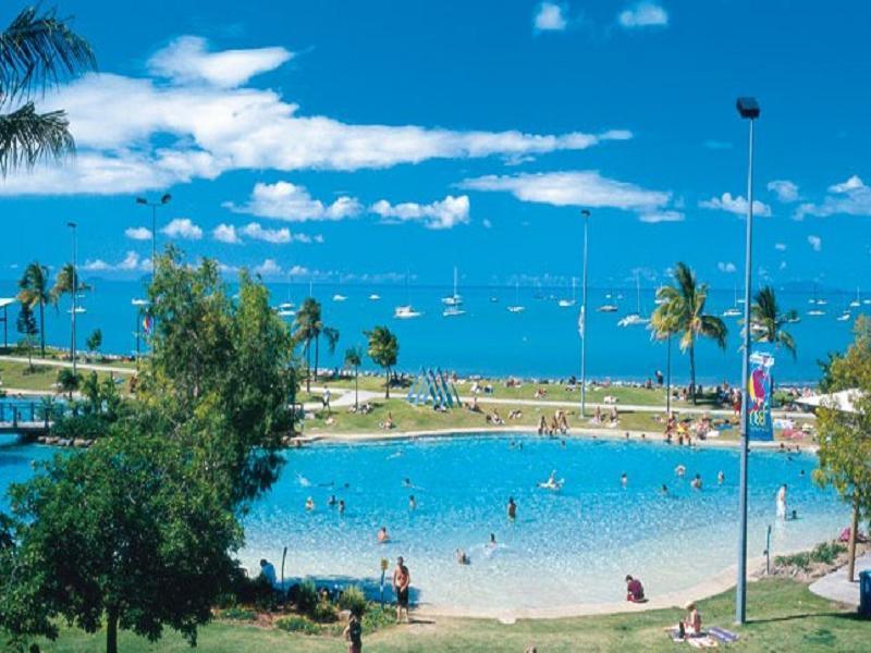 Backpackers By The Bay Hostel Airlie Beach Exterior foto