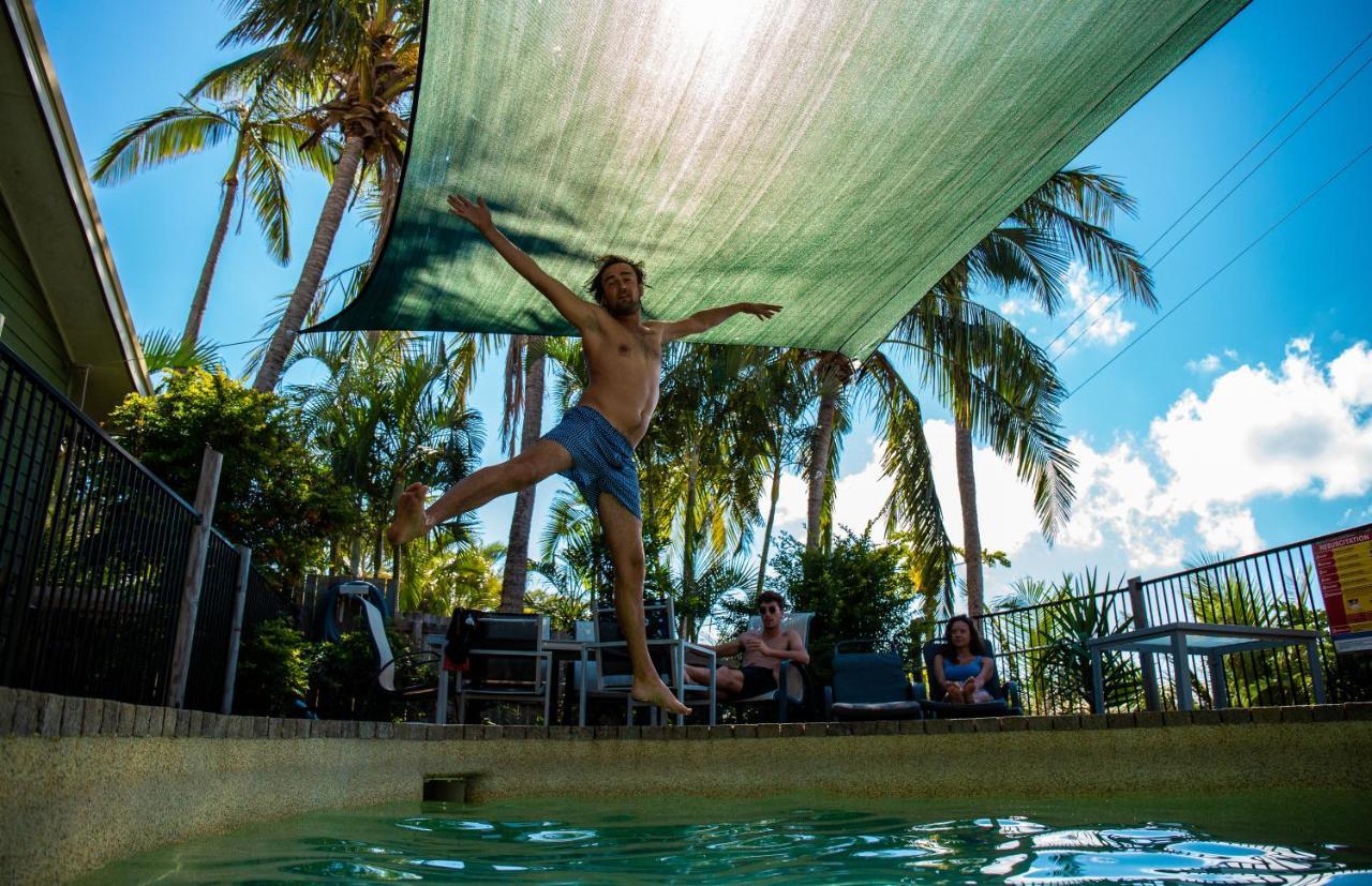 Backpackers By The Bay Hostel Airlie Beach Exterior foto