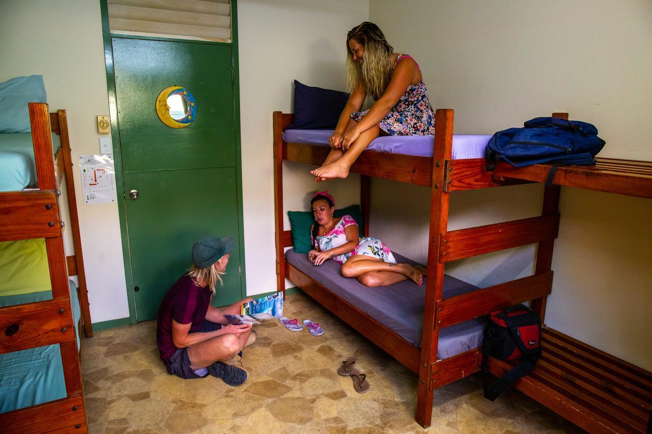 Backpackers By The Bay Hostel Airlie Beach Exterior foto